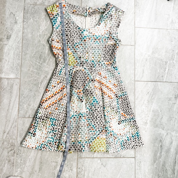 Chelsea and Violet Black and White Color Screen Fit and Flare Cap Sleeve Dress - Picture 4 of 8